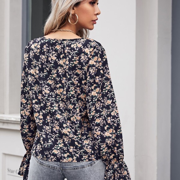 boho v neck floral print ruffle sleeve blouse - Picture 2 of 3